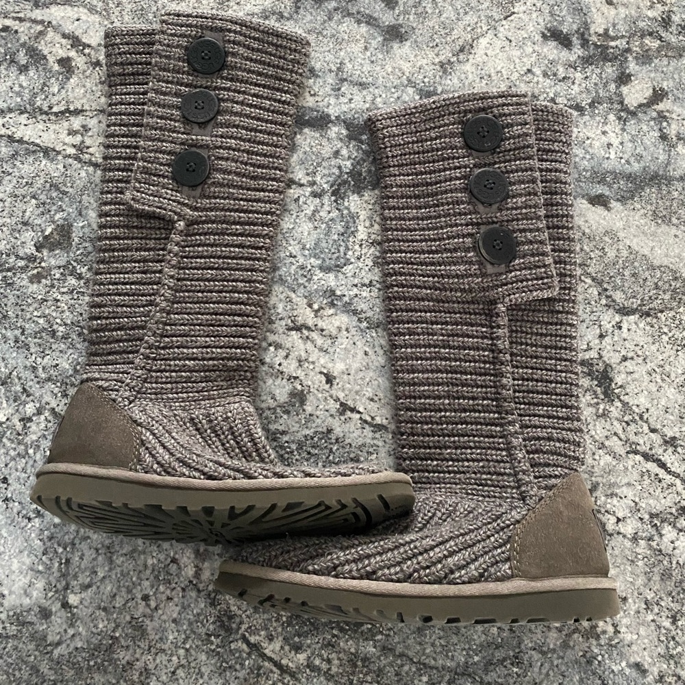 UGG Women's Classic Cardy - Size 6
